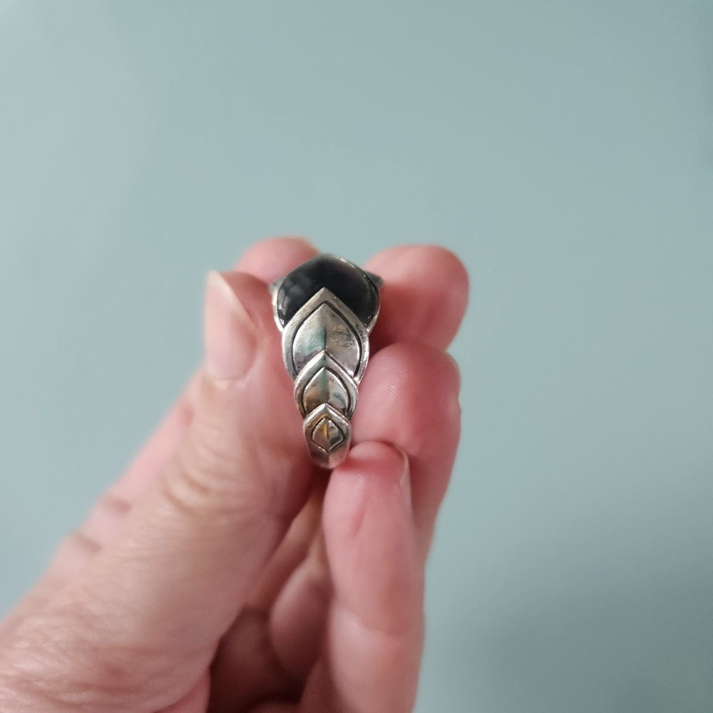 John Hardy Silver Ring with Iridescent Black Mother-of-Pearl - Picture 3 of 15